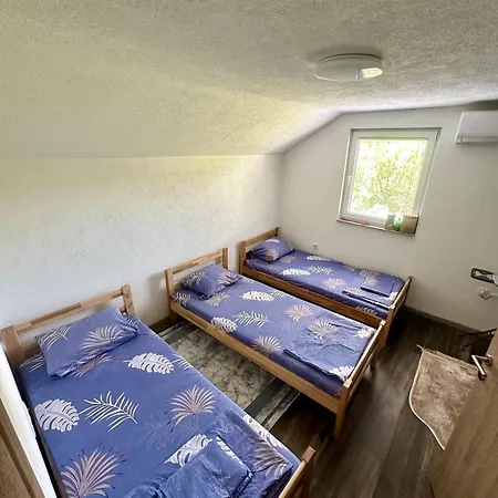 Dzeki, House Ilidza *